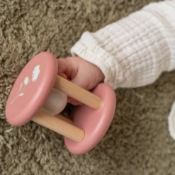 Little Dutch Babyspeelgoed - Houten Rammelaar Roller Bloemen Roze (Wild Flowers) -Kinderspeelgoed Verkoopwinkel little dutch babyspeelgoed houten rammelaar roller 1