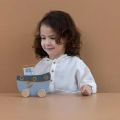 Little Dutch Houten Speelgoed - Houten Trekfiguur Boot Sailors Bay -Kinderspeelgoed Verkoopwinkel little dutch houten speelgoed houten trekfiguur bo 5