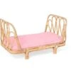 Poppie Toys Rotan Poppenbedje Met Roze Matrasje -Kinderspeelgoed Verkoopwinkel poppie toys rotan poppenbedje met roze matrasje